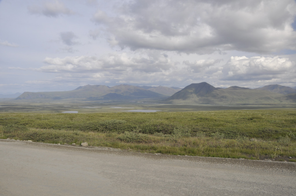 Die Brooks Range (Gebirgszug im Norden Alaskas) kommt näher