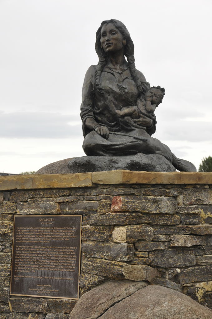 Monument einer Squaw, die die Weissen hier mit den Indianern vertraut machte